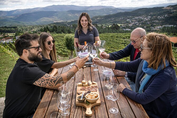 Visita Guiada à Quinta de Santa Cristina & Prova de Vinhos Seleção